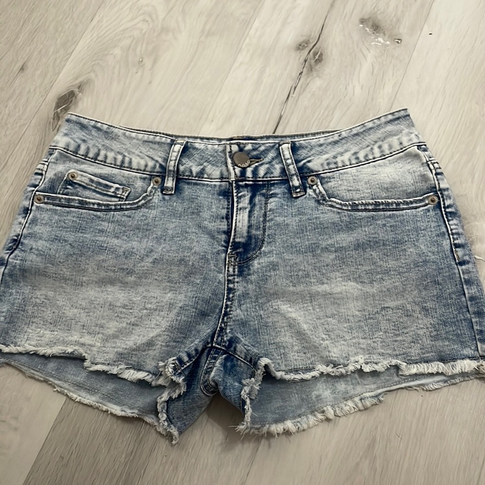 i don’t wear them but they are really cute and easy to style